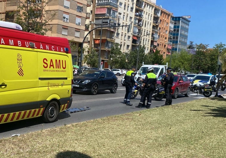 Herido grave un ciclista al ser atropellado por un coche en la avenida del Cid